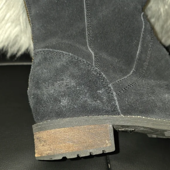 UGG Women's Black Winter Boots - Picture 11 of 16